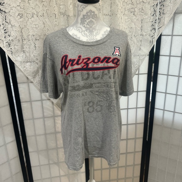 Official University of Arizona Wildcats Short Sleeve T-Shirt Size M Gray GUC - Picture 12 of 12
